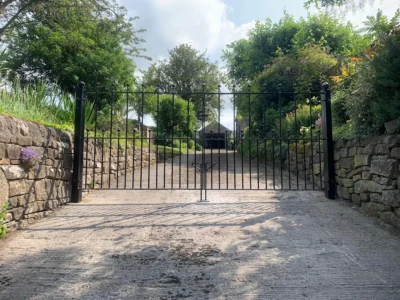 bespoke iron driveway gates (black)