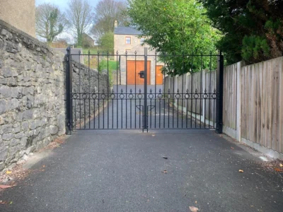 bespoke iron driveway gates (black)
